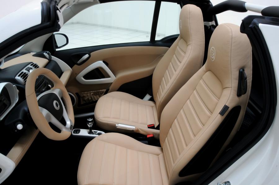 Интерьер Smart ForTwo Tailor Made by Brabus 2009 года  (фото 3 из 15)